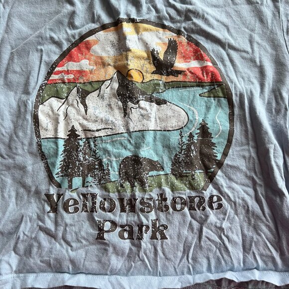 Vintage-Style Yellowstone Park Crop Tee – Soft & Outdoorsy Vibes, Size XS - Picture 2 of 4